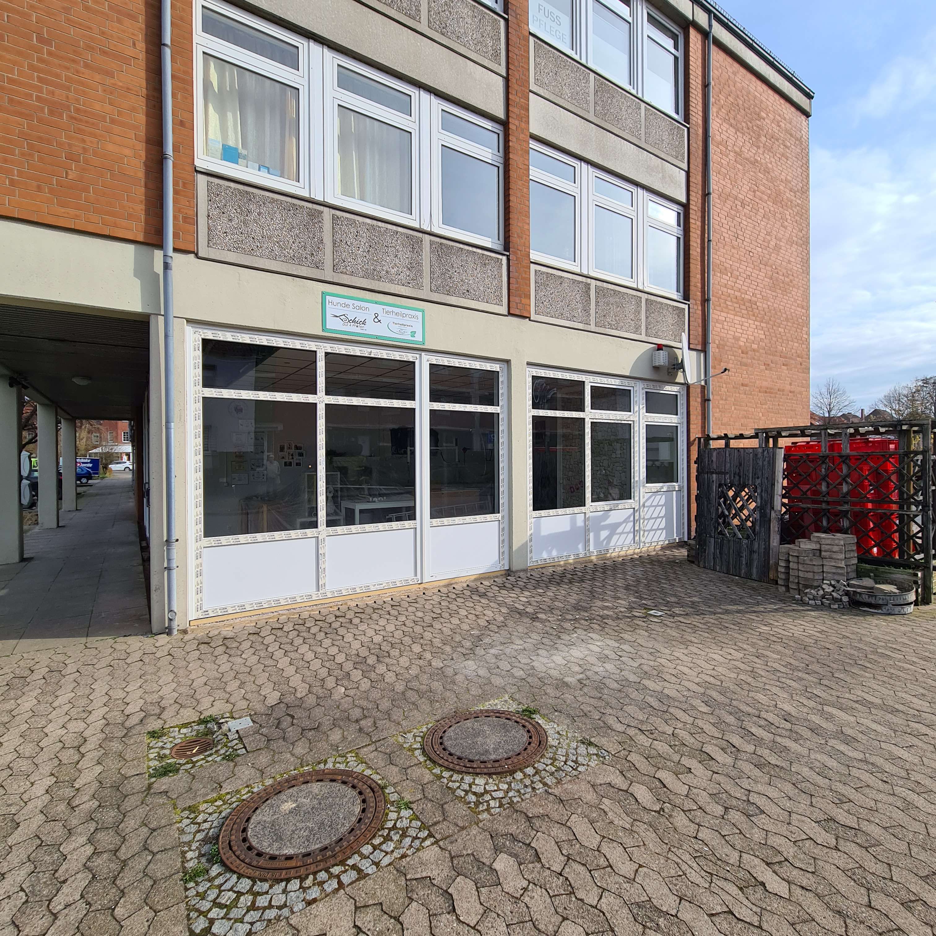 Sehnde // helle Gewerbefläche mit großer Fensterfront zu vermieten