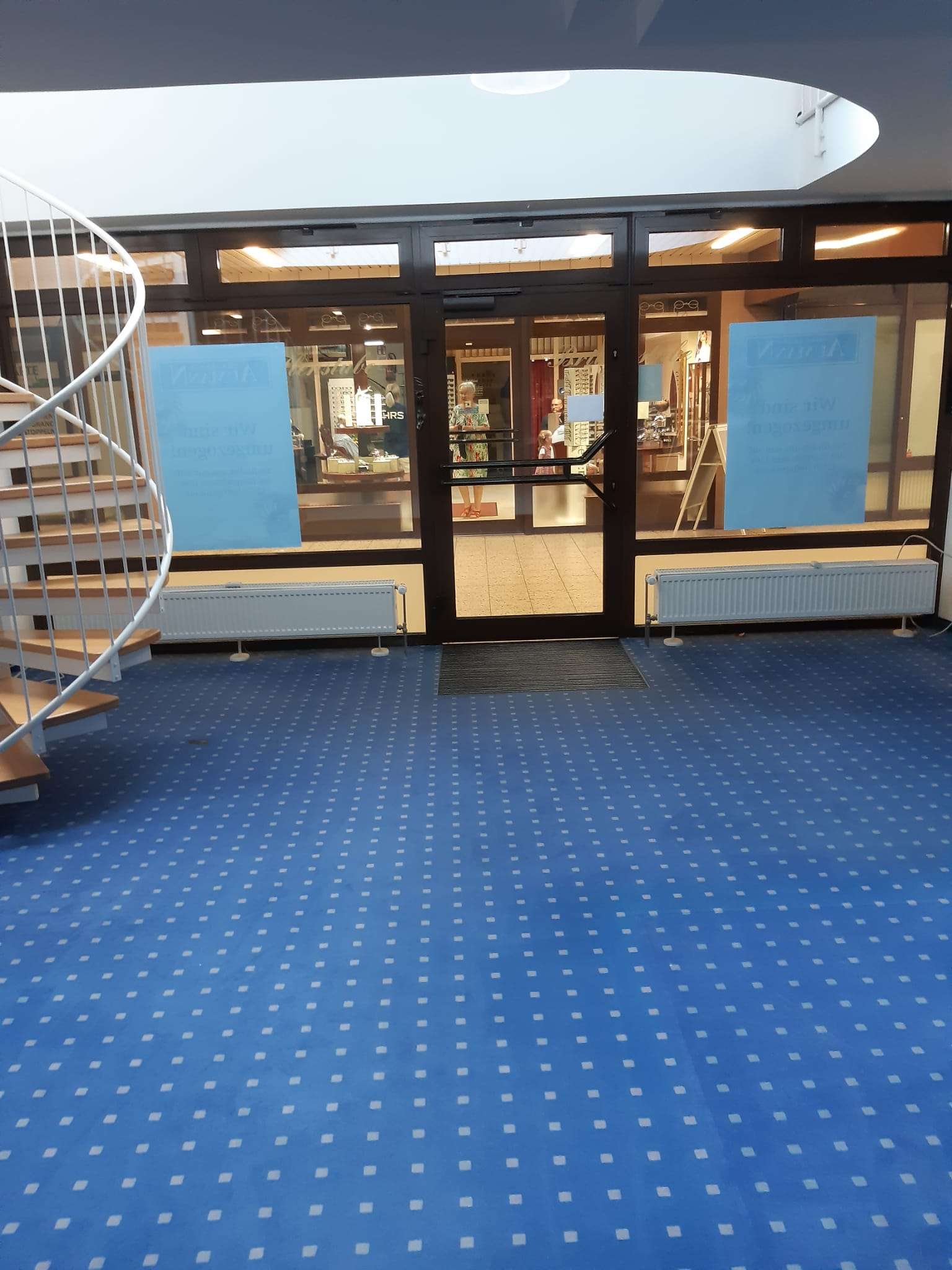 Heiligenhaus / Gewerbefläche in zentraler Einkaufspassage auf 2 Etagen zu vermieten