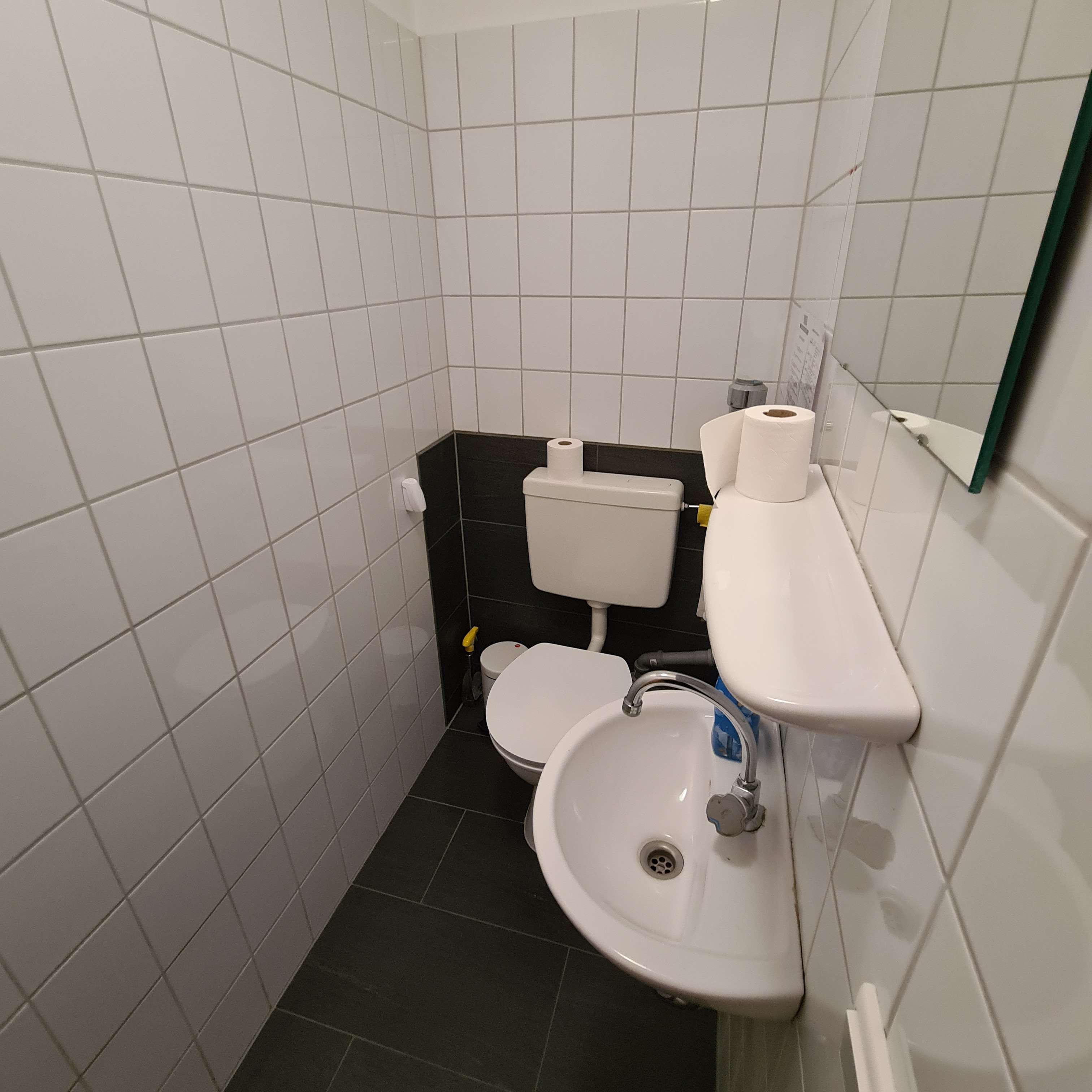 Heiligenhaus / Gewerbefläche in zentraler Einkaufspassage auf 2 Etagen zu vermieten